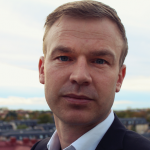 Mattias Karlsson sa hejdå till sina rynkor